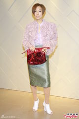 组图：郑秀文被问结婚称无可奉告 自认易相处