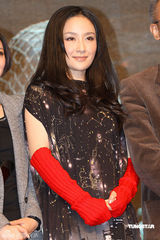 幻灯图：王学兵携爱妻合作 互赠礼物期待“虎宝宝”