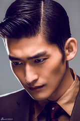 组图：张翰搞怪证件写真 变表情帝玩转五官POSE