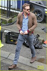 组图：布莱克片场披婚纱吻新郎 老公帅气探班