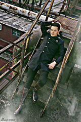 组图：边原时尚写真彰显坚毅个性