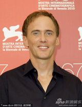 高清：《米克的近路》发布 男星格林伍德“蹲墙角”