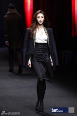 组图：具俊晔朴政珉等出席韩国首尔时装秀