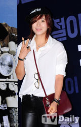 组图：少女时代金秀贤金泰熙等捧场《强哲》