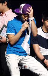 幻灯图：2PM与kARA联合粉丝见面会 带来精彩节目