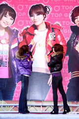 组图：H.E.出席活动Selina献声 圣诞改捐烫伤基金 