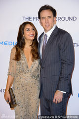 组图：凯奇亮相新片首映 瓦妮莎仰望偶像变粉丝