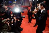 组图：柏林颁奖礼现场 刘嘉玲正宫范陪梁朝伟