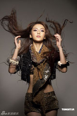 高清图：Angelababy为模特大赛拍招募广告 气质动人