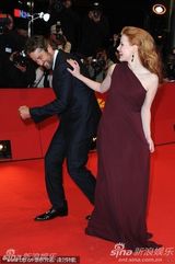 高清图：《大将军寇流岚》首映 巴特勒查斯坦嬉闹