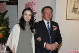 组图：汤唯香港支持父亲画展