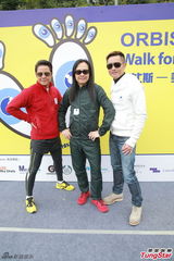 组图：草蜢活动做热身操 红馆开唱誓赢软硬天师