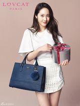 组图：f(x)拍写真淑女范儿十足展甜美笑容