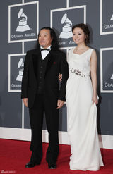 高清组图：第52届格莱美红毯 张靓颖携喜多郎亮相