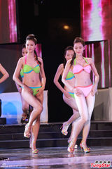 组图：亚姐中华赛区12强 佳丽泳装起舞风骚性感