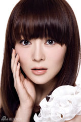 组图：王紫伊全新写真 清纯造型楚楚动人