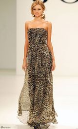 高清组图：奥兰多女友米兰达-可儿走秀 笑容甜美