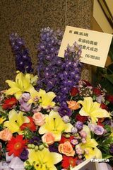 费玉清开第100场演唱会 不变黑西装献唱(组图)