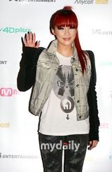 组图：2NE1举行新闻发布会 公开新专辑主打歌MV