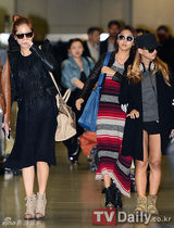 组图：韩众星结束美国公演回国 素颜轻装亮相机场