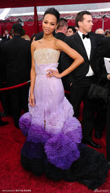 高清组图：《阿凡达》女主角佐伊秀紫色礼服