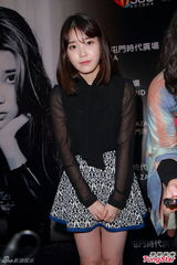 组图：韩星IU秀美腿 不相信美貌胜全智贤