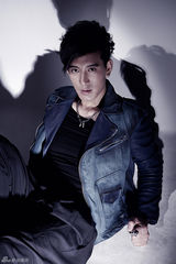 组图：蒲巴甲最新写真大片 展现型男动感魅力