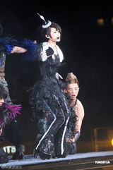 幻灯组图：胡杏儿被猛男夹击 林峰上演群魔乱战