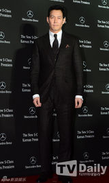 组图：张东健金惠秀等亮相活动黑装气势足