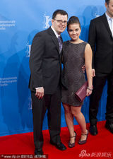 组图：里维斯亮相《肩并肩》发布会 电影节主席助阵