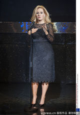 组图：阿黛尔蜡像伦敦揭幕 经典妆容显成熟尊贵