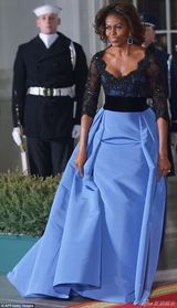 组图：美第一夫人6万元蕾丝礼服出席白宫国宴