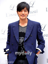 组图：张根硕张东健等出席皮包专卖店开业仪式