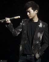 组图：朱雨辰变身台球王子 彰显性格小生独特气质