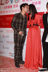 组图：《爱LOVE》香港首映 舒淇避谈与王力宏绯闻