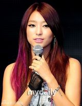 组图：韩国性感女团Sistar新辑首发 超短裤秀腿