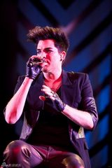 组图：亚当兰伯特上海妩媚开唱眼线撩人