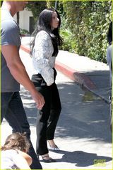 组图：Lady Gaga淡妆出镜 通勤造型耳目一新