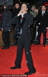 幻灯图：《可汗》首映 女星着印度传统服饰华丽迷人