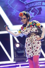 组图：hold住姐说相声造型似芙蓉 坦言多人追求