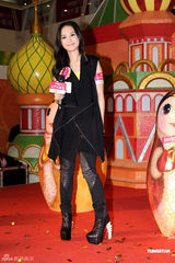 组图：阿娇否认TWINS解散 坦言不是“黑面女神”