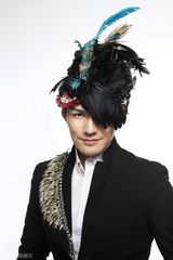 组图：严屹宽写真迷幻魅惑 气质宛如黑夜骑士