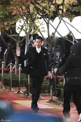 独家高清：GD获年度时尚大奖 李钟硕等亮相红毯