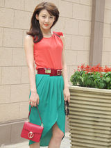 组图：贾青街拍撞色连衣裙红配绿