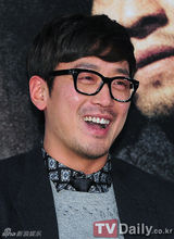 组图：韩片《柏林》试映会 全智贤黑裙亮相