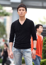 组图：朱雨辰《下班抓紧谈恋爱》曝光屌丝剧照