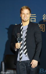 组图：后街男孩亚洲巡演启动 穿唐装喜庆十足