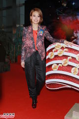 组图：蔡卓妍出席活动为阿娇新恋情送祝福