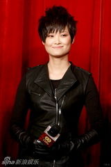 组图：李宇春续约天娱 推出新歌《序幕》