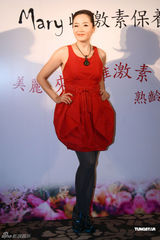 组图：恬妞谈小男友一脸甜蜜 期待与前夫合作 